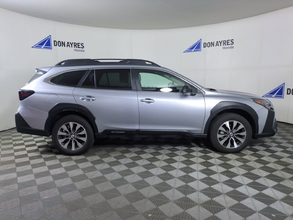 Used 2025 Subaru Outback Limited AWD/4WD image 10