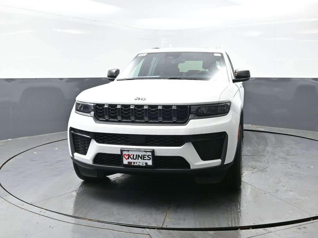 New 2026 Jeep Grand Cherokee Altitude image 4