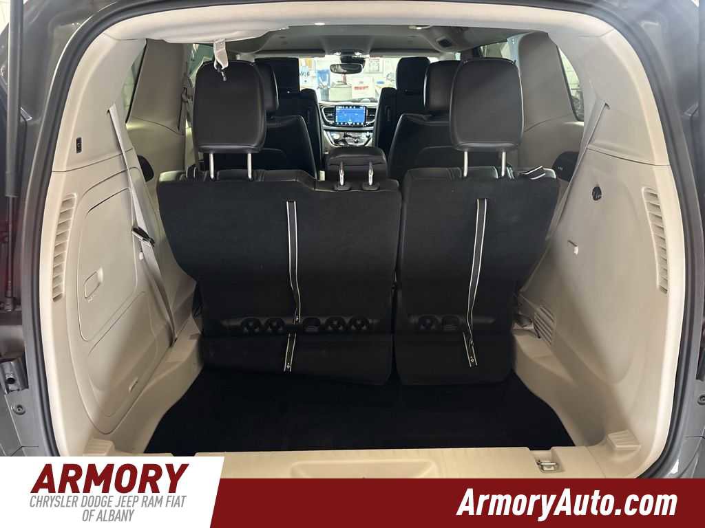 Used 2023 Chrysler Pacifica Touring-L w/ Uconnect Theater Family Group image 30