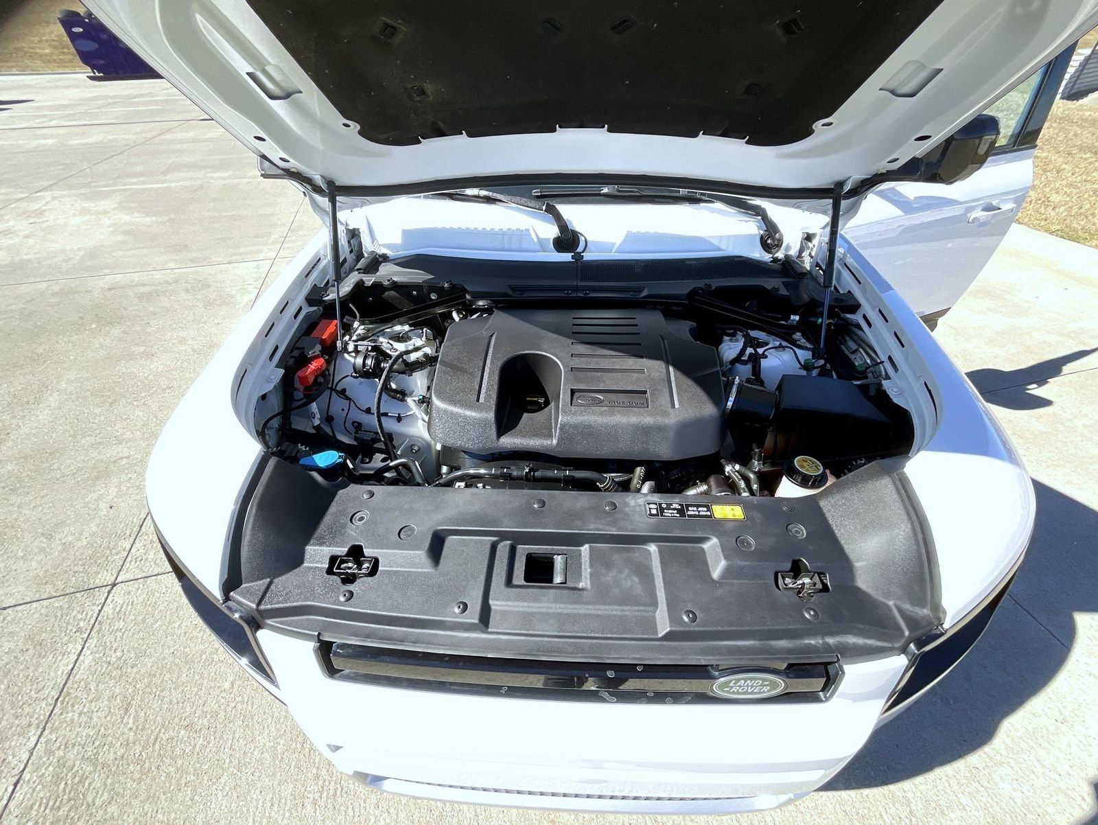 Used 2023 Land Rover Defender 130 SE image 26