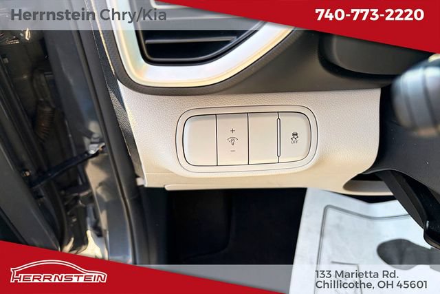Used 2024 Hyundai Venue SEL FWD image 13