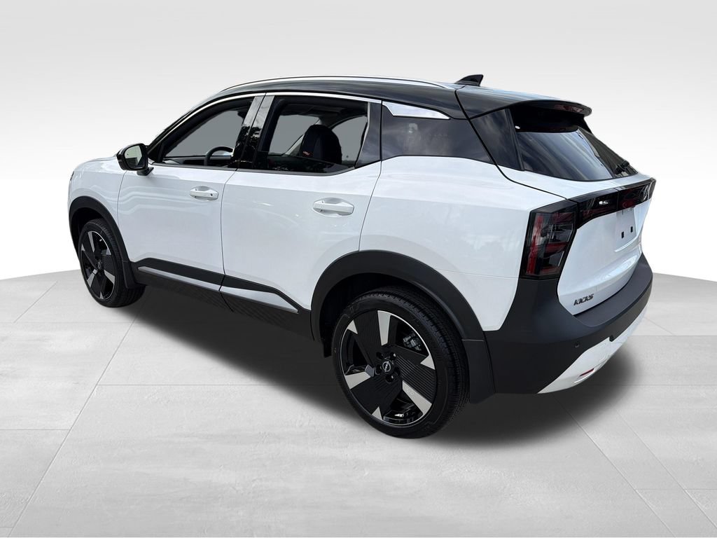 New 2026 Nissan Kicks SR w/ SR Premium Package FWD image 5