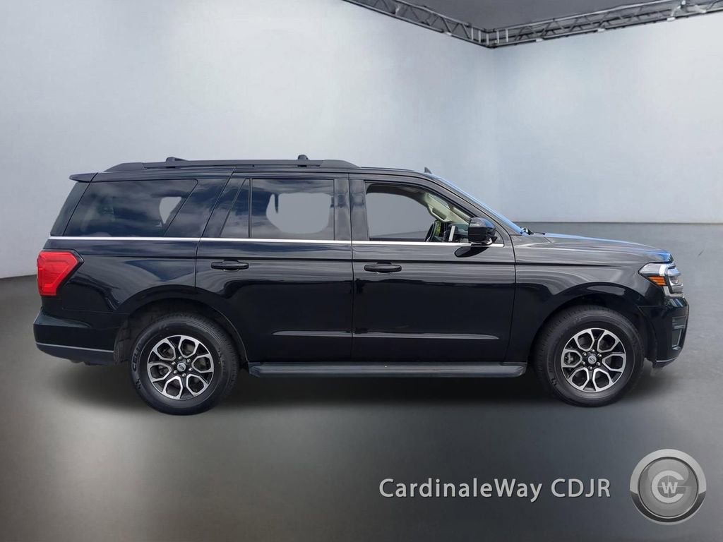 Used 2024 Ford Expedition XLT AWD/4WD image 3