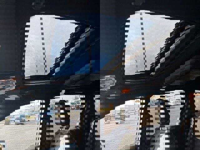 Used 2025 Toyota Sienna XSE image 5