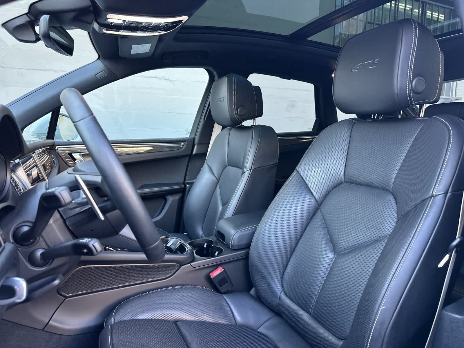 Certified 2025 Porsche Macan GTS AWD/4WD image 5