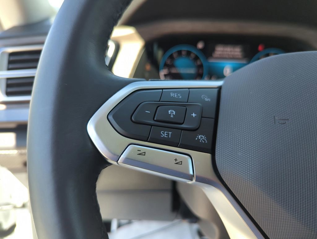 Used 2024 Volkswagen Atlas SEL Premium R-Line image 42