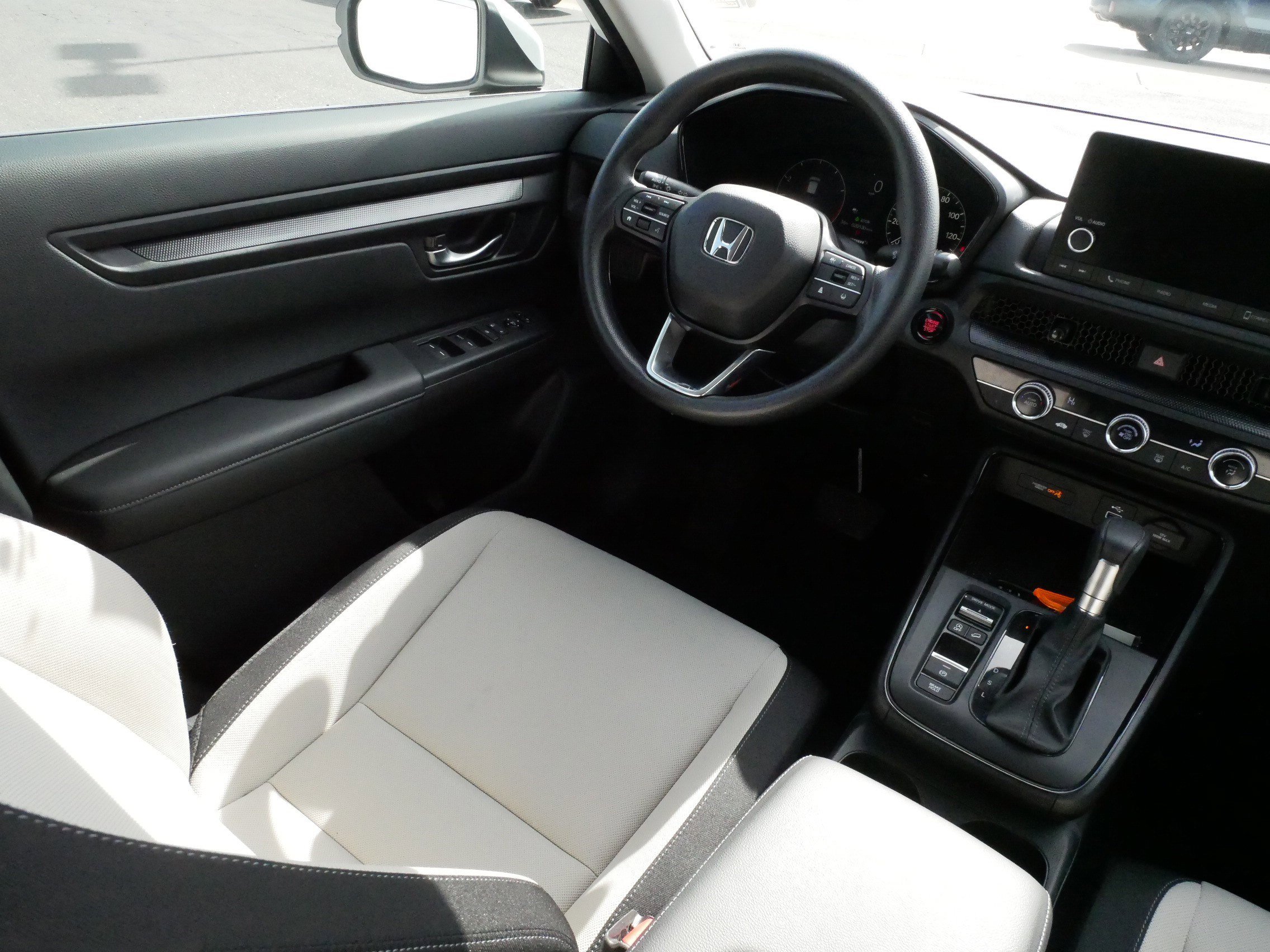 Used 2023 Honda CR-V LX image 9