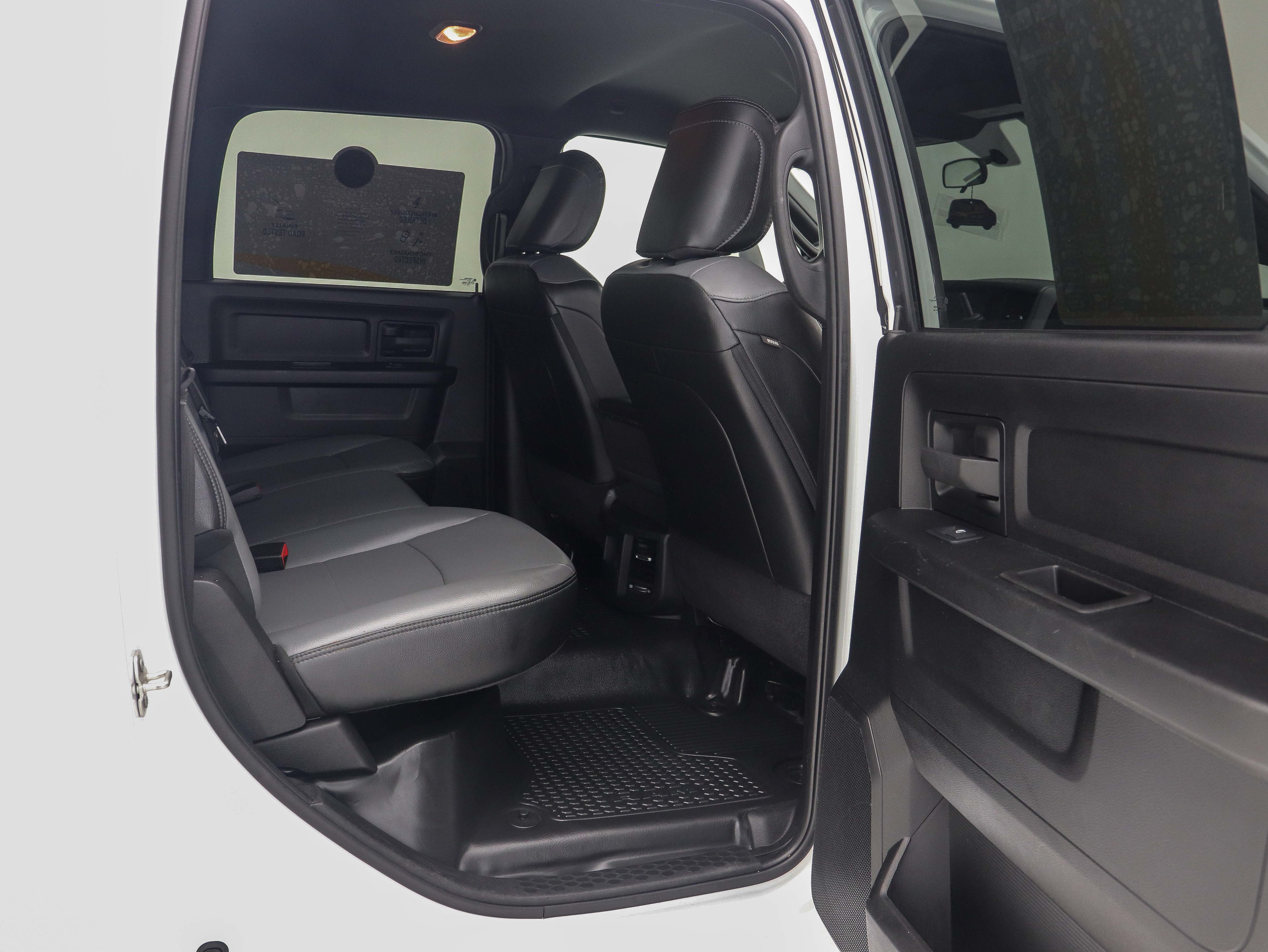 Used 2024 RAM 2500 Tradesman w/ Chrome Appearance Group AWD/4WD image 12