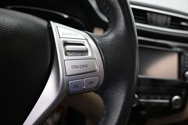 Used 2016 Nissan Rogue SL w/ SL Premium Package FWD image 16