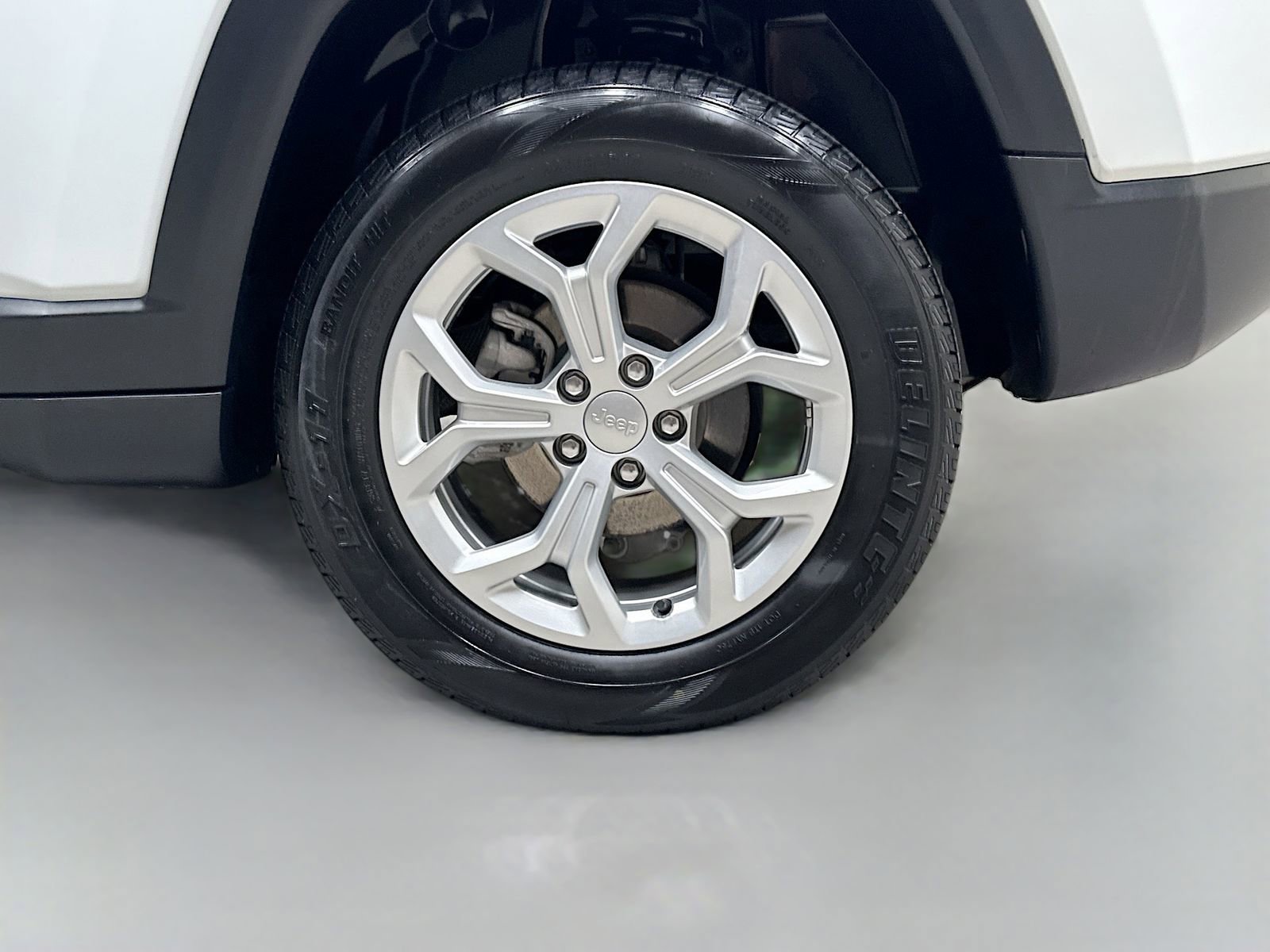 Used 2024 Jeep Compass Latitude image 30