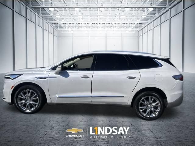 Certified 2023 Buick Enclave Essence w/ Experience Buick Package AWD/4WD image 4