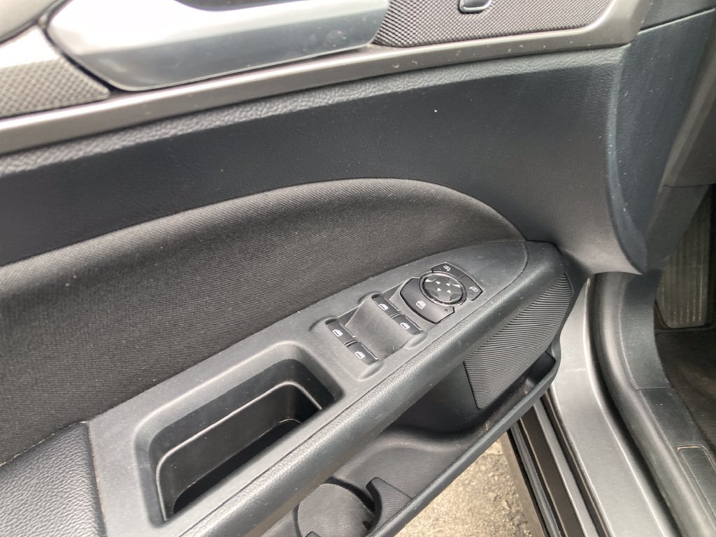 Used 2018 Ford Fusion SE FWD image 14