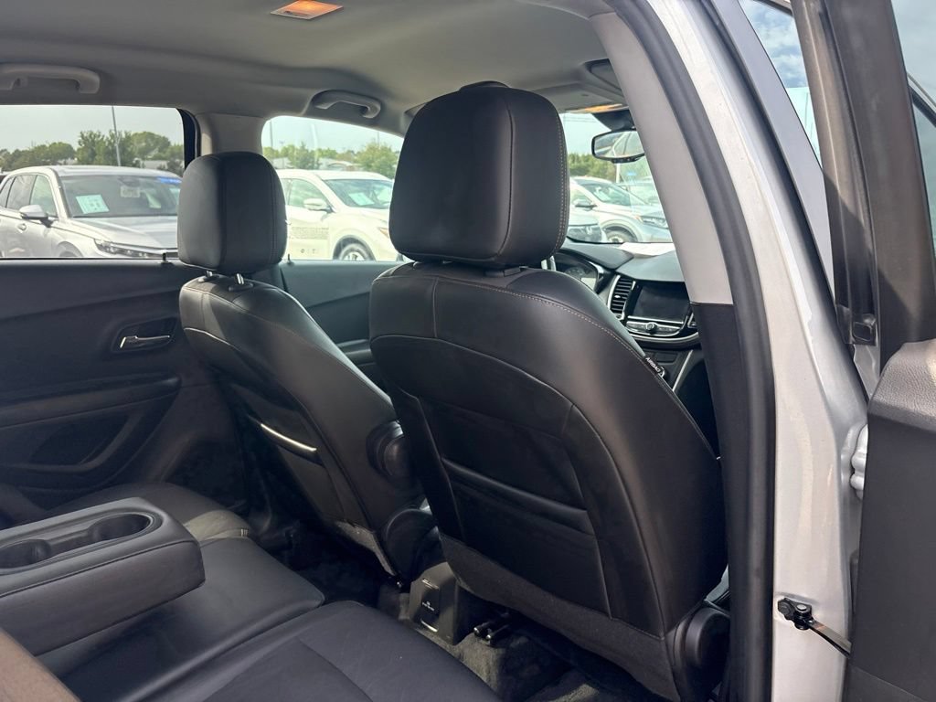 Used 2022 Chevrolet Trax LT w/ LT Convenience Package AWD/4WD image 27