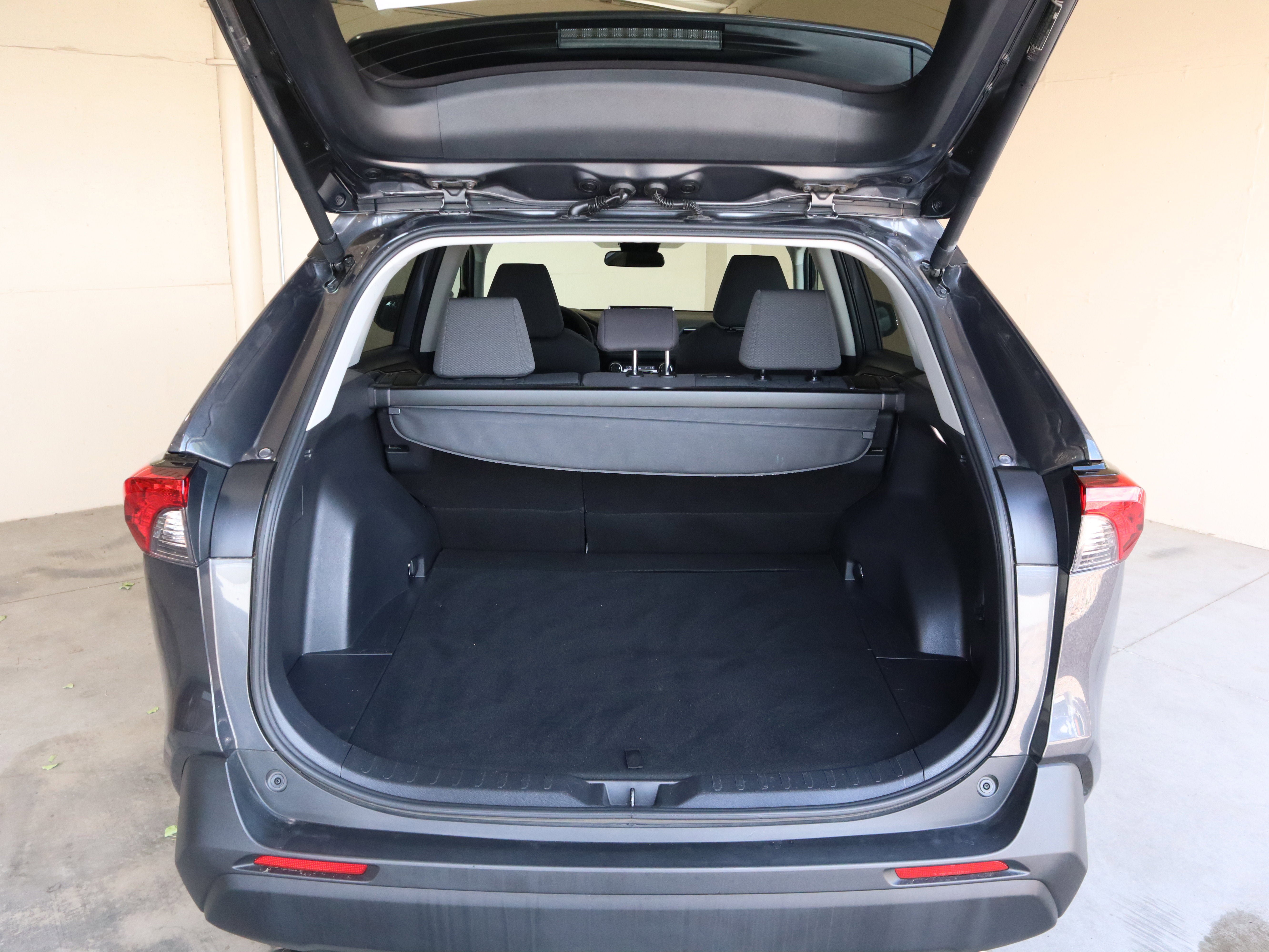 Used 2024 Toyota RAV4 XLE w/ Convenience Package FWD image 46
