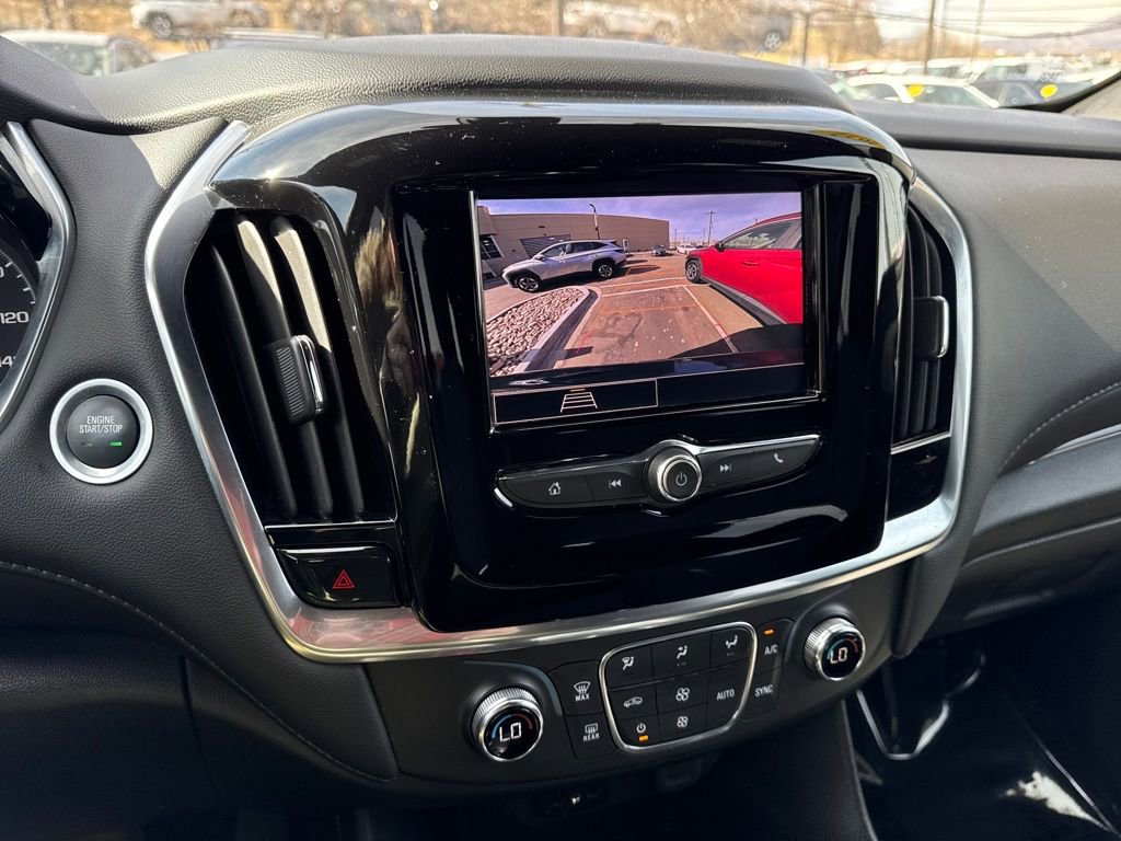 Used 2022 Chevrolet Traverse LT FWD image 38