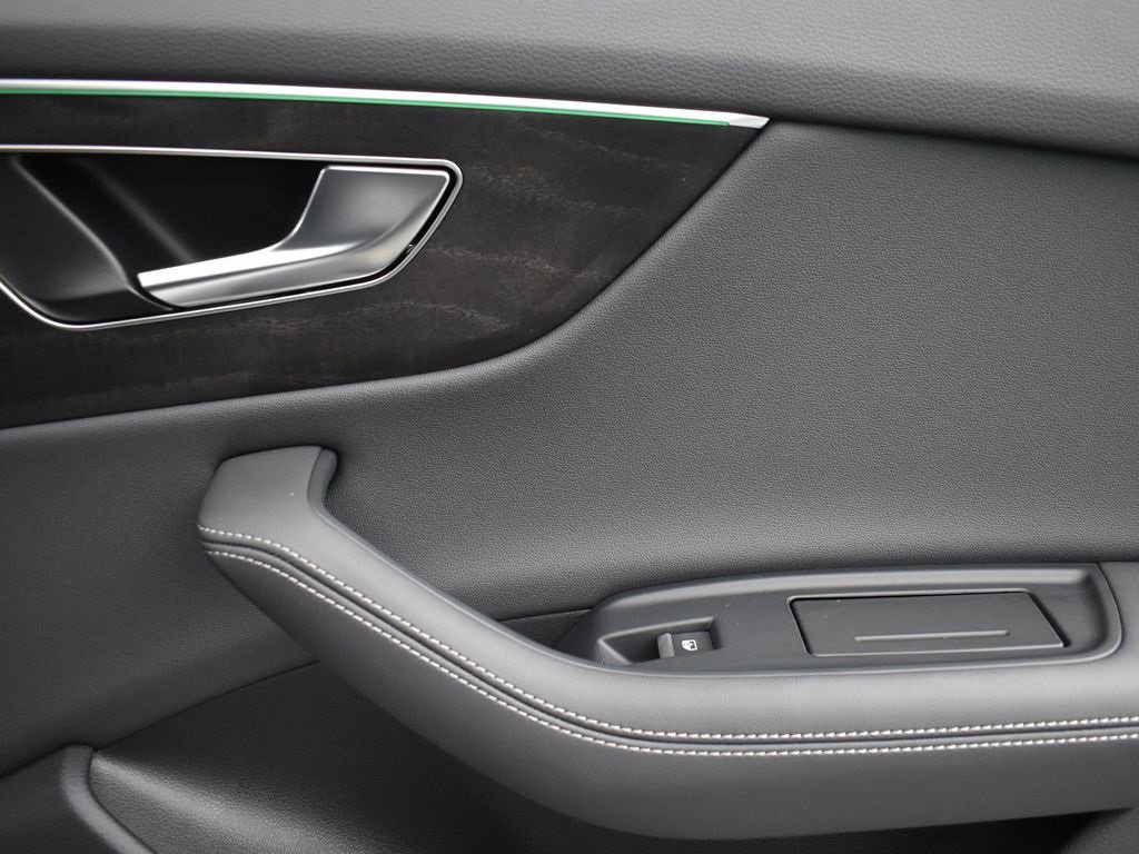 Used 2023 Audi Q8 Premium Plus image 28