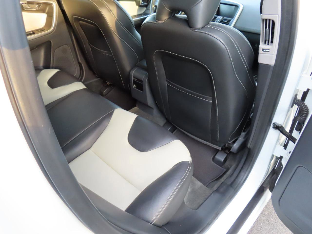 Used 2017 Volvo XC60 T5 Dynamic w/ Preferred Option Package image 15