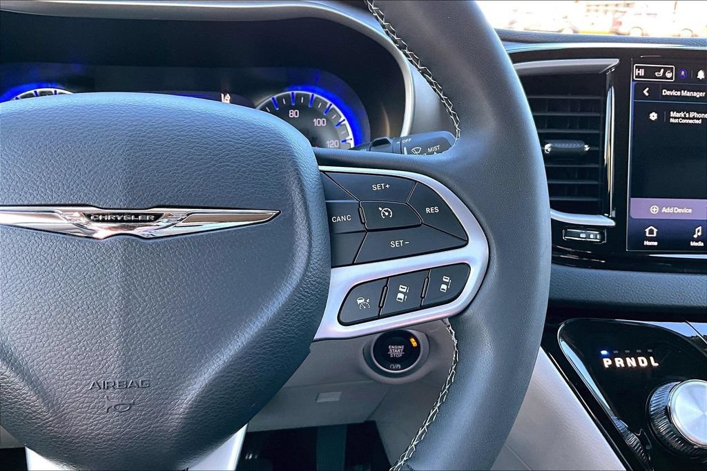 Used 2023 Chrysler Pacifica Touring-L FWD image 26