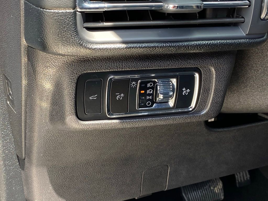 Used 2025 Lincoln Corsair AWD w/ Equipment Group 101A image 11