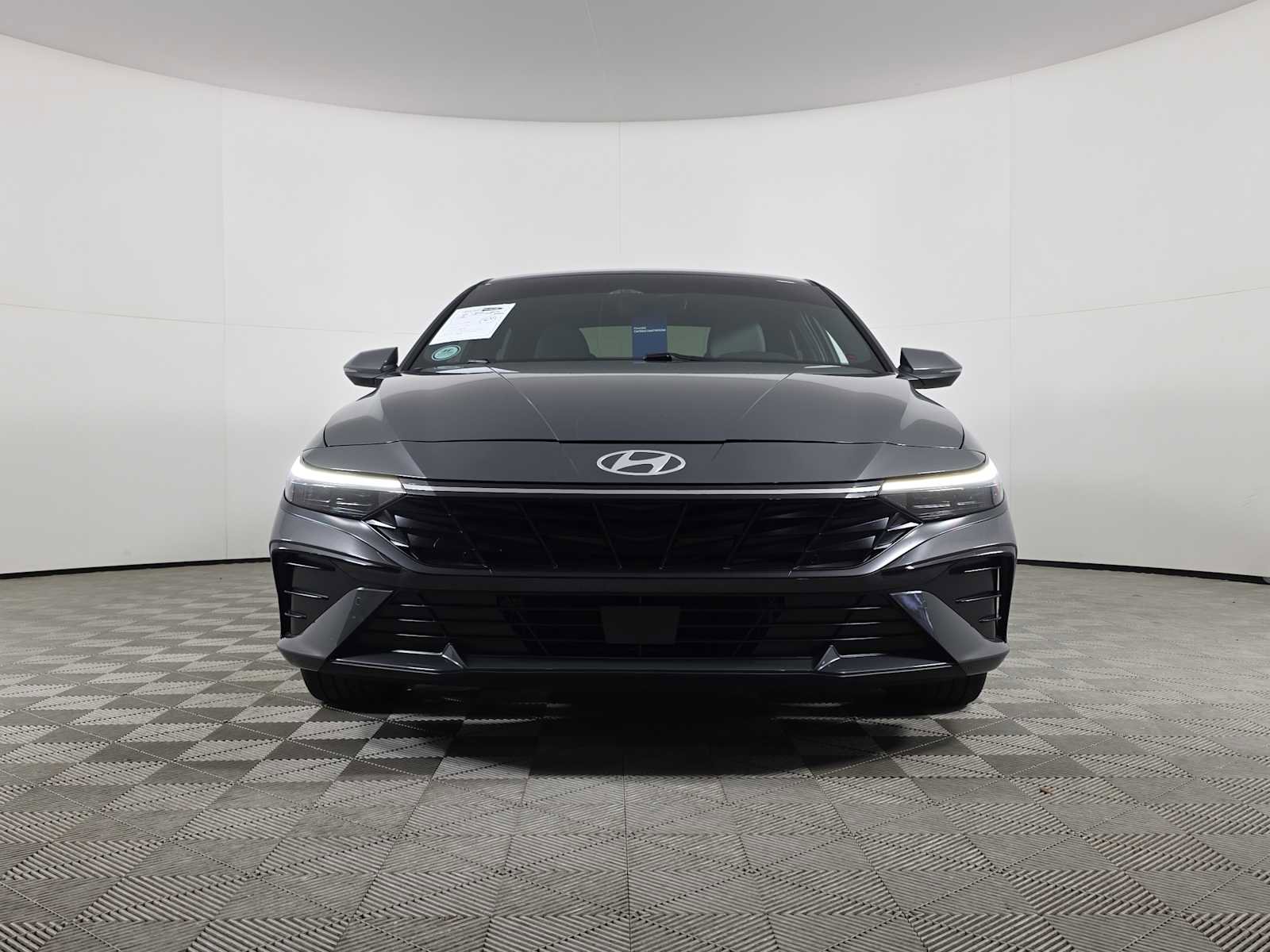 Used 2024 Hyundai Elantra Limited image 3