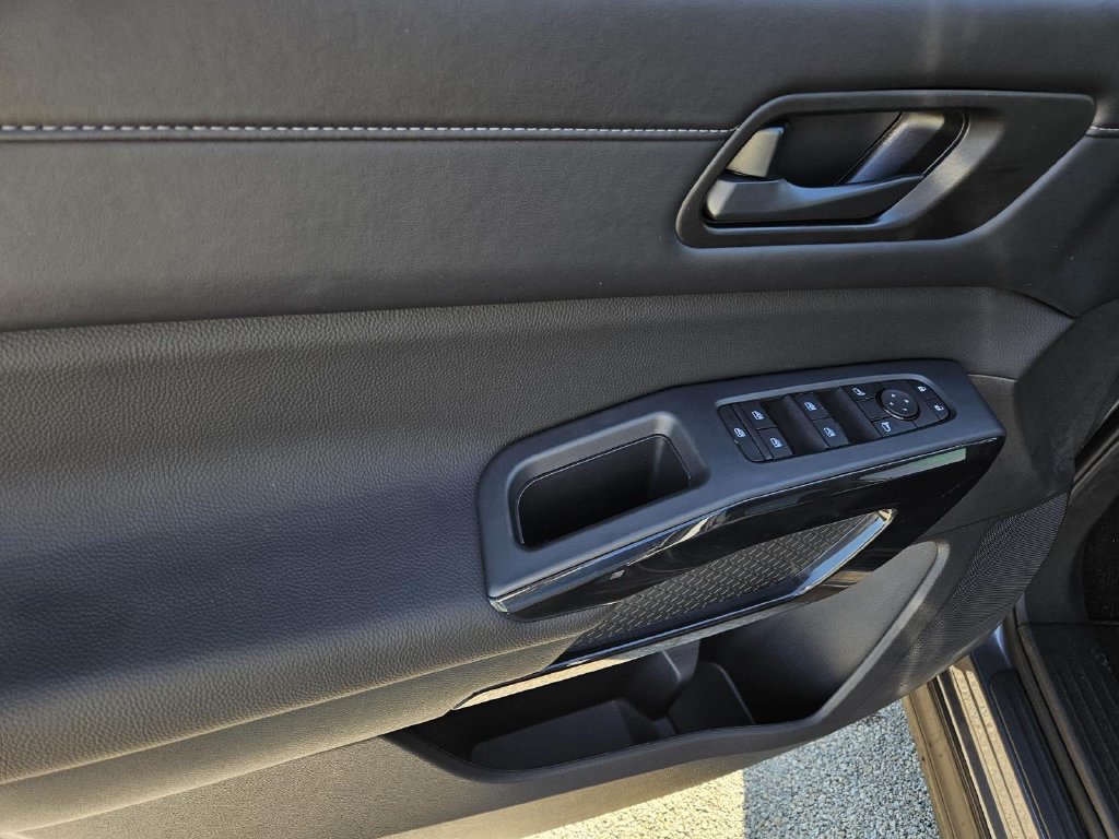 Certified 2026 Nissan Pathfinder SV FWD image 19