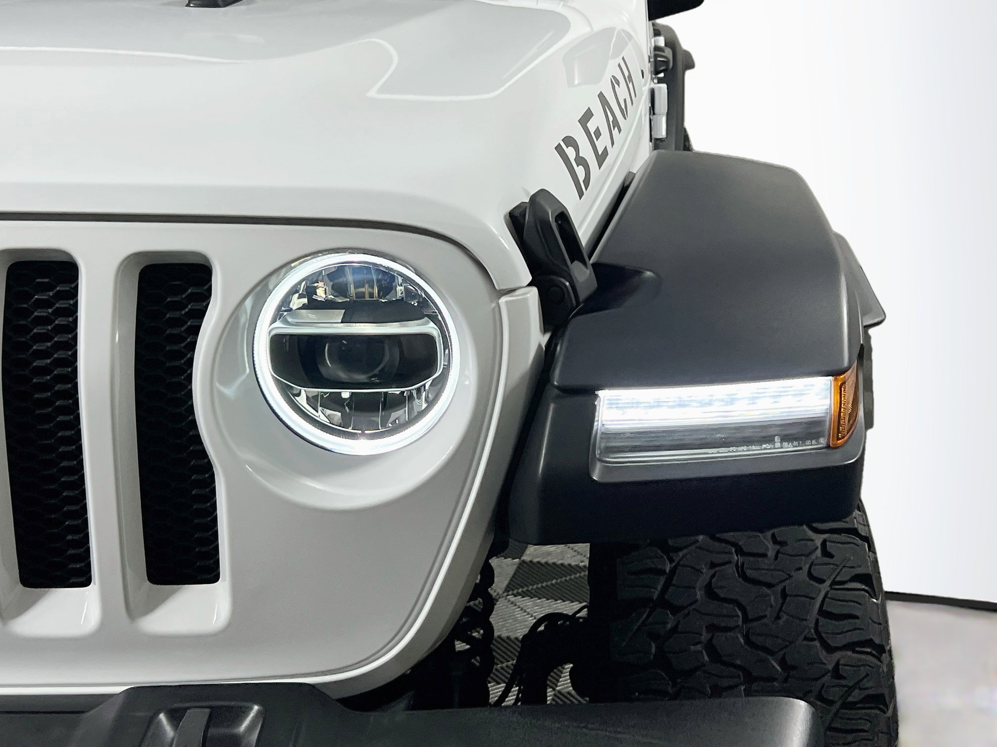 Used 2022 Jeep Wrangler Unlimited Sport w/ Xtreme Recon 35" Tire Package AWD/4WD image 11