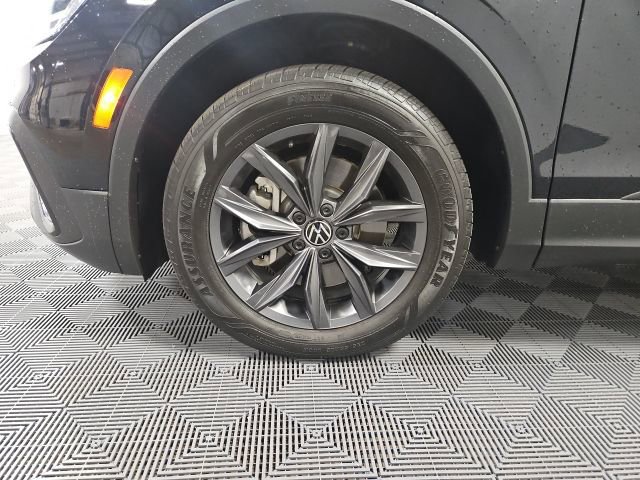 Used 2023 Volkswagen Tiguan SE FWD image 8