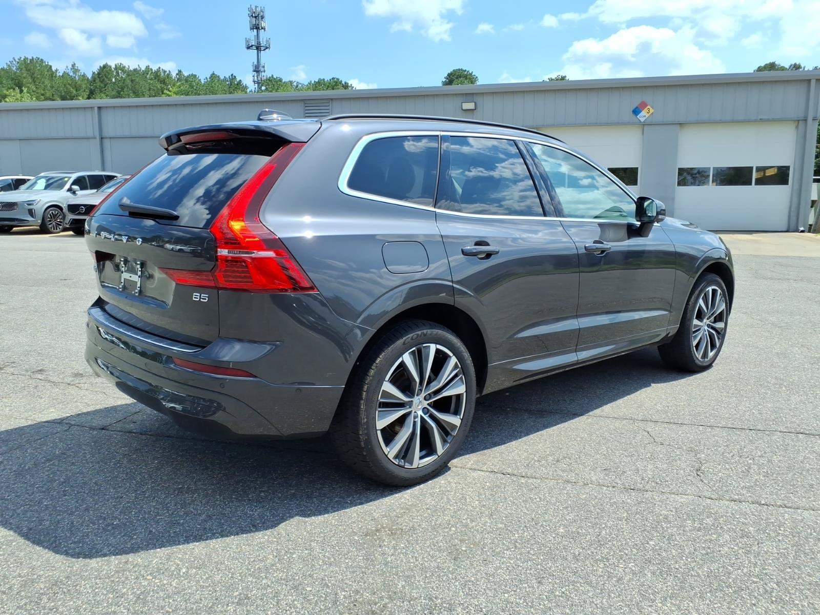 Used 2022 Volvo XC60 B5 Momentum w/ Advanced Package FWD image 27