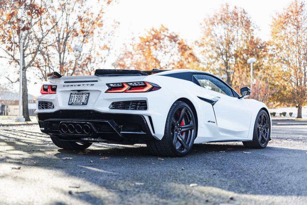 Used 2024 Chevrolet Corvette Z06 w/ Stealth Interior Trim Package RWD image 19