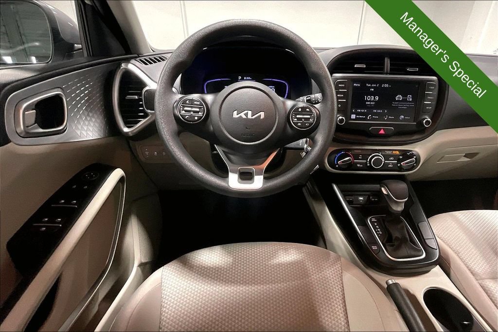 Used 2025 Kia Soul LX w/ LX Technology Package FWD image 6