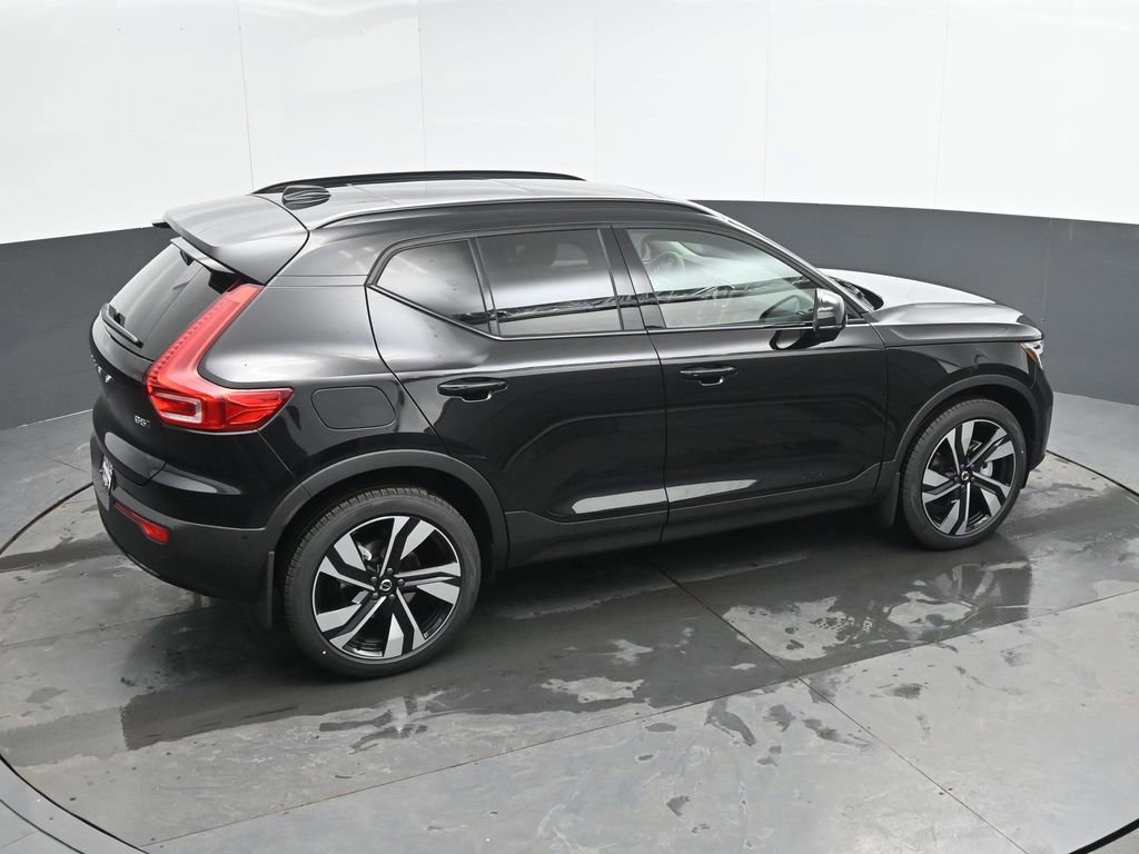 New 2026 Volvo XC40 B5 Plus w/ Protection Package Premier AWD/4WD image 31