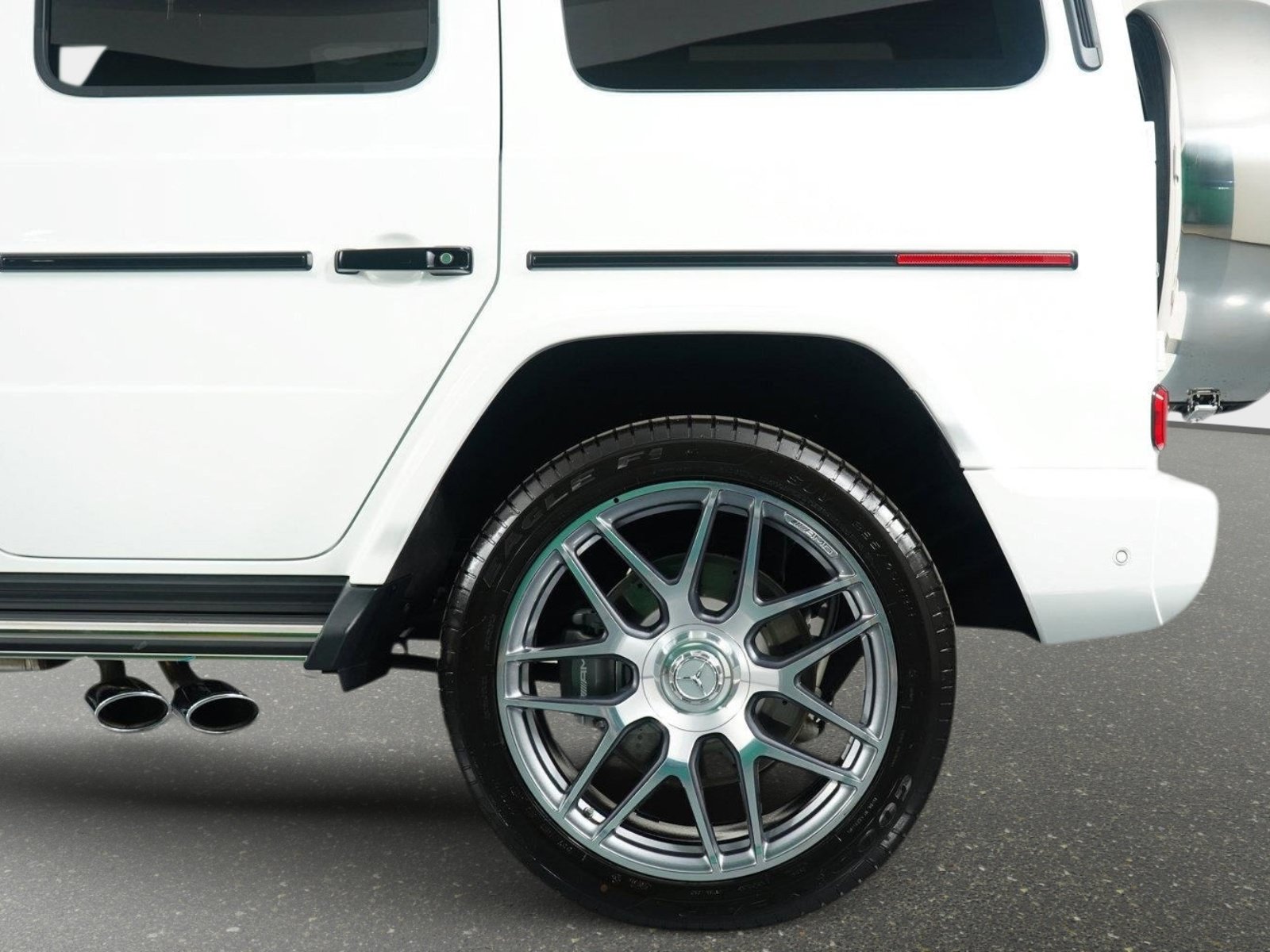 Used 2025 Mercedes-Benz G 63 AMG 4MATIC image 13