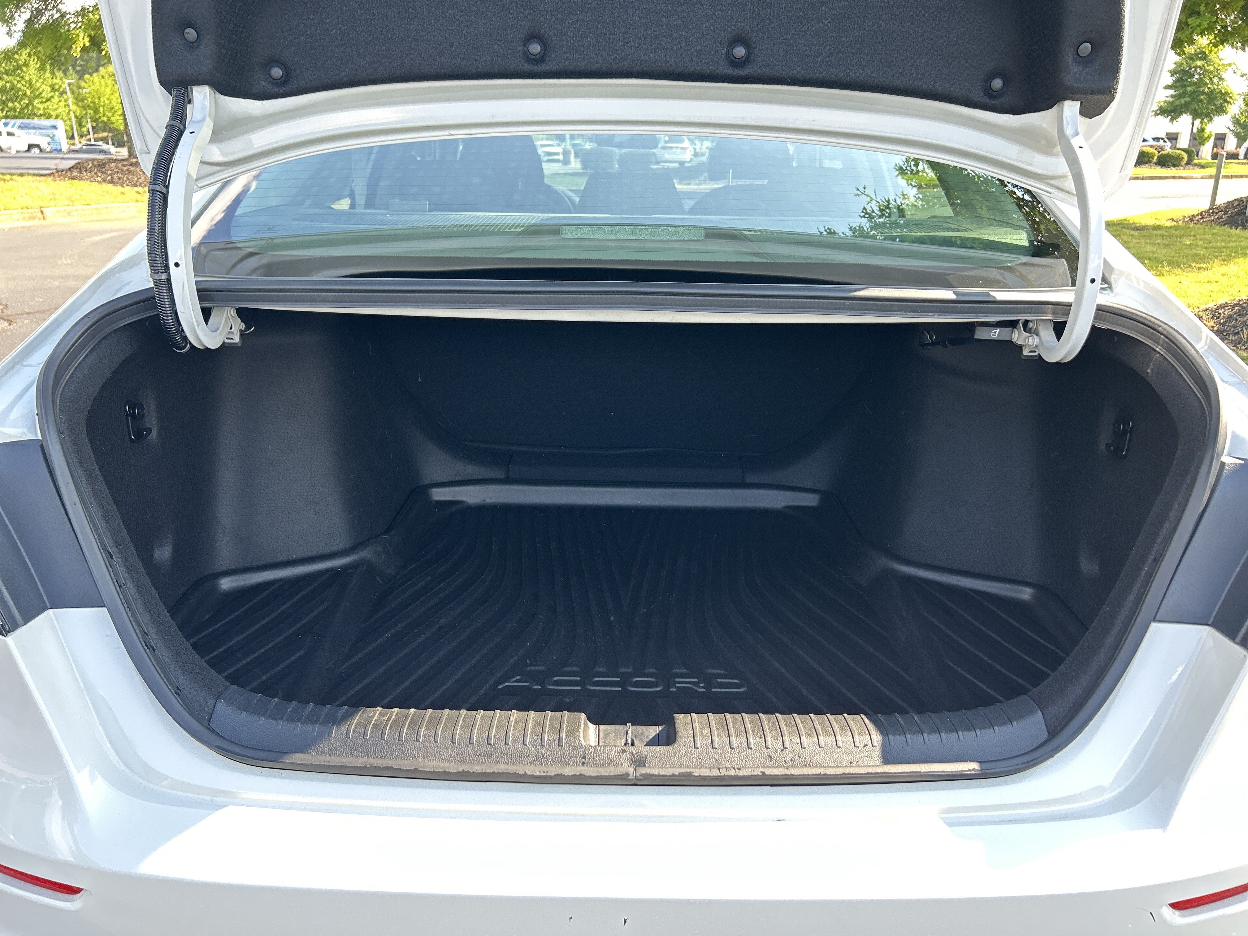 Certified 2023 Honda Accord LX image 30