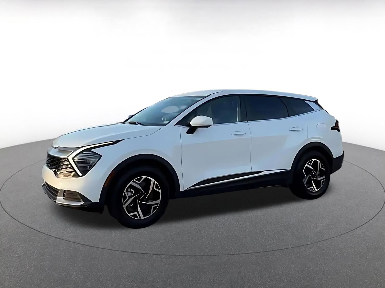 Used 2025 Kia Sportage LX image 8