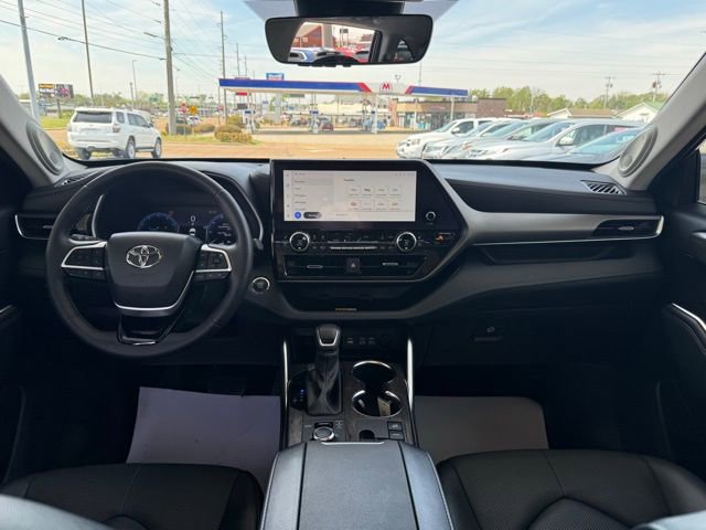Used 2023 Toyota Highlander Limited image 7