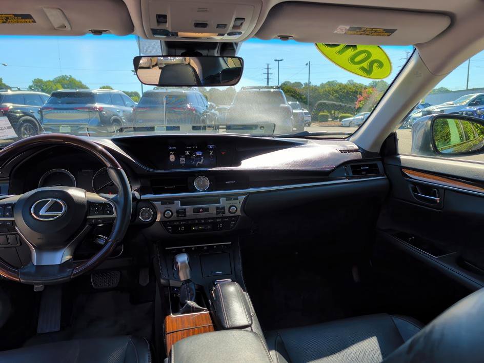 Used 2016 Lexus ES 350 w/ Luxury Package w/Wood Trim FWD image 10