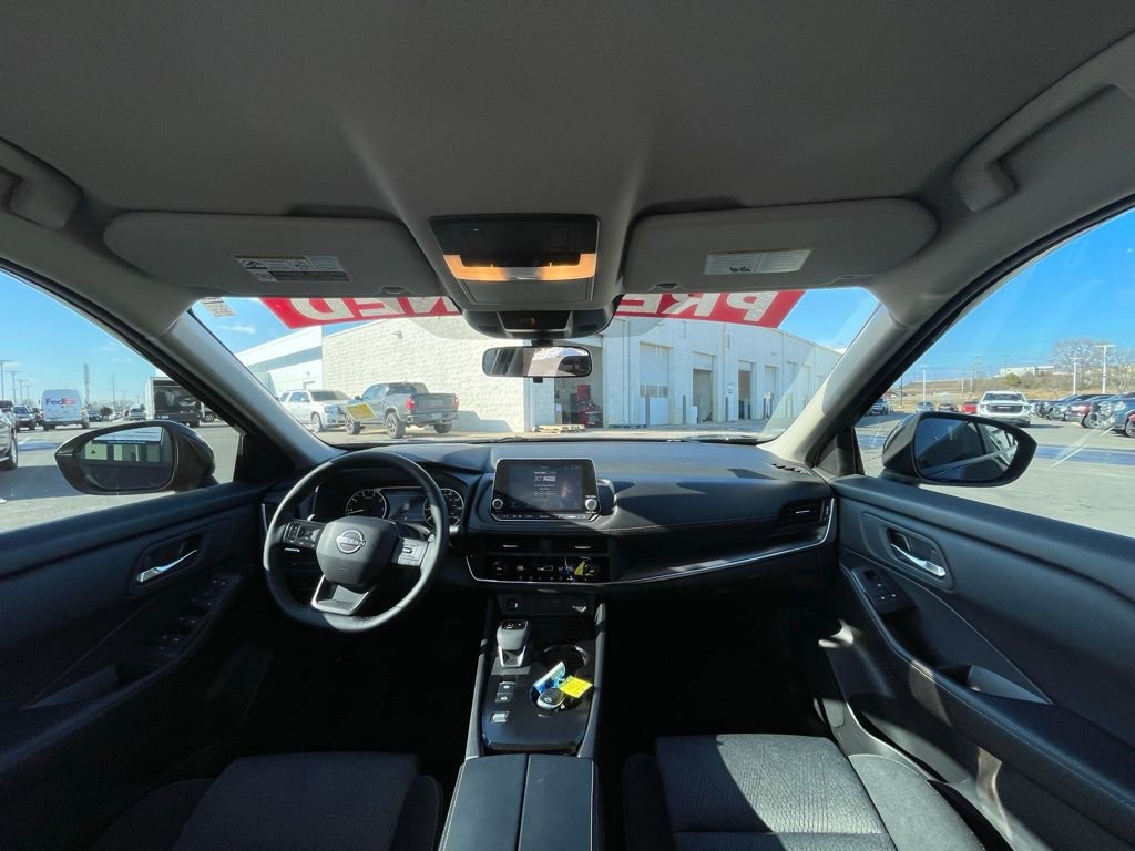 Used 2025 Nissan Rogue SV image 27