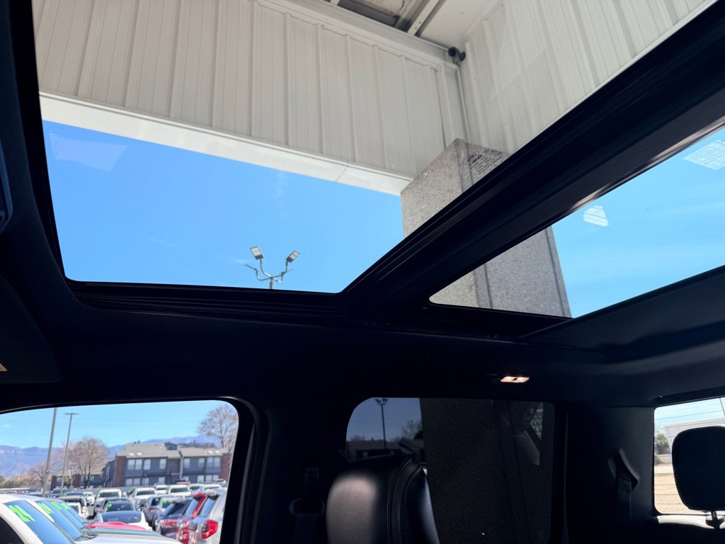 Used 2016 Ford F150 Platinum w/ Equipment Group 701A Luxury image 17