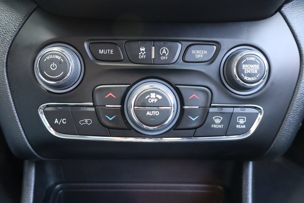 Used 2023 Jeep Cherokee Altitude Lux AWD/4WD image 9