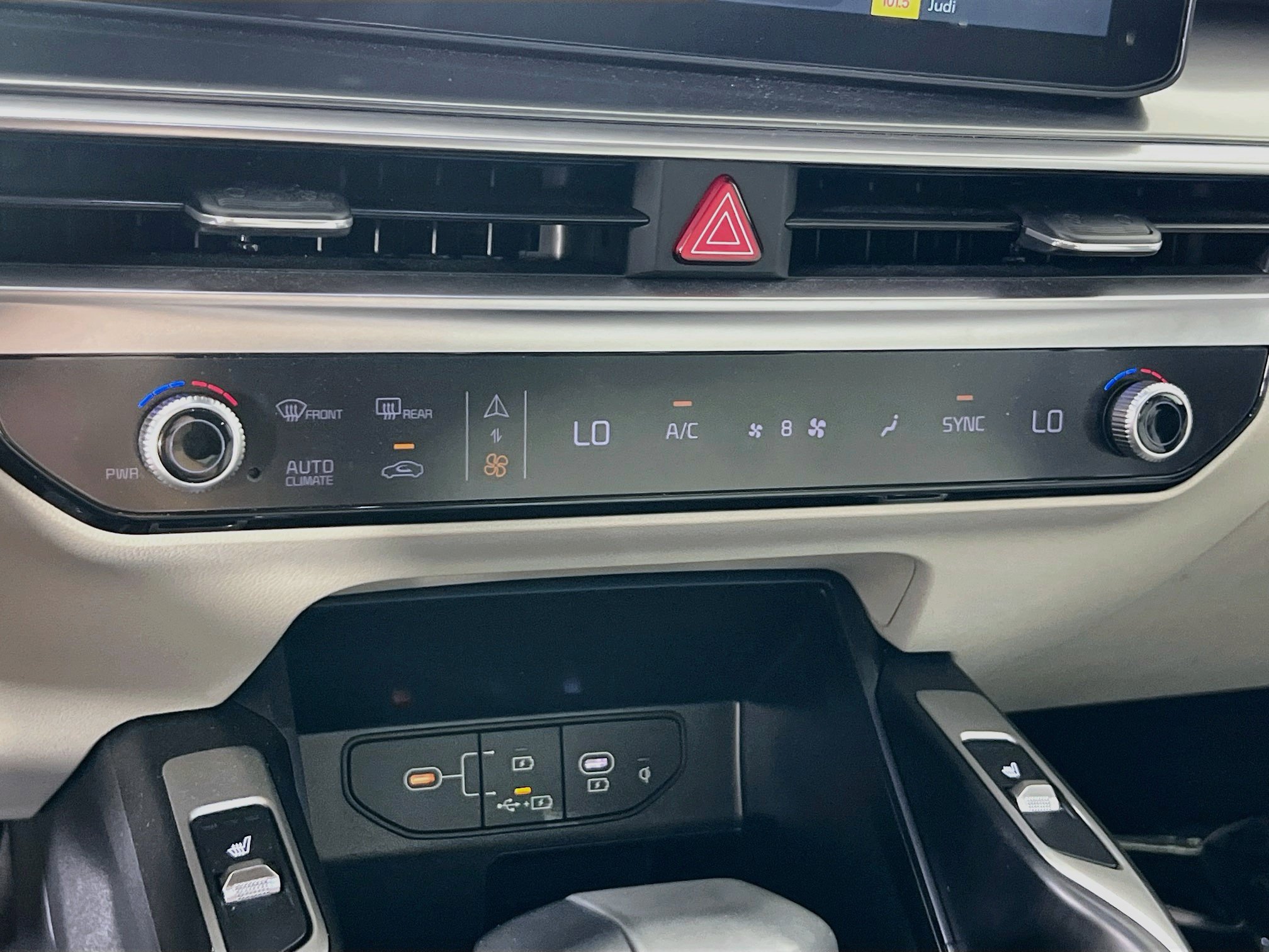 Used 2025 Kia Sorento EX w/ Panoramic Sunroof Package AWD/4WD image 16