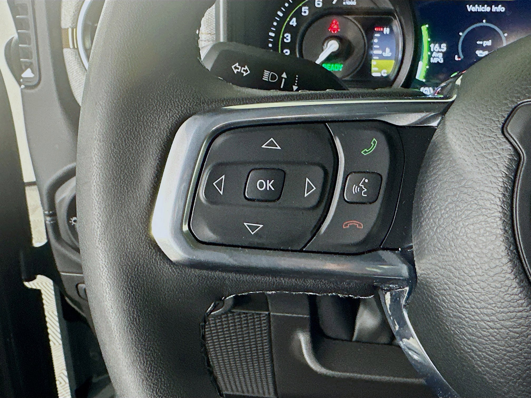 Used 2025 Jeep Wrangler Sahara image 16