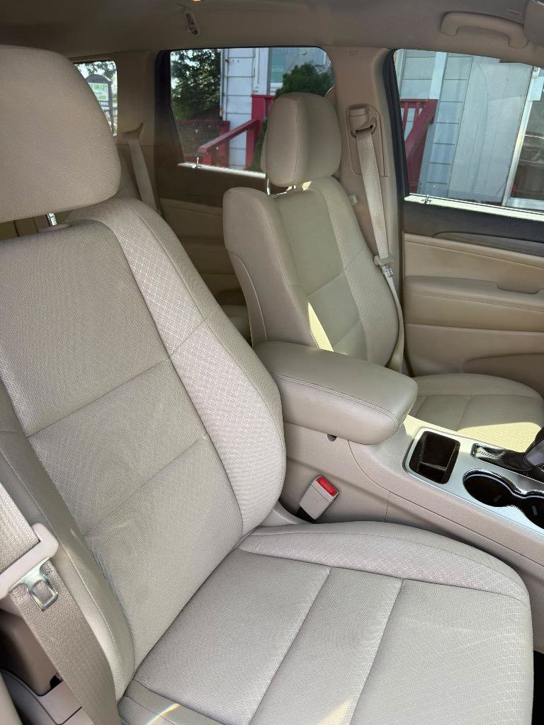Used 2019 Jeep Grand Cherokee Laredo RWD image 31