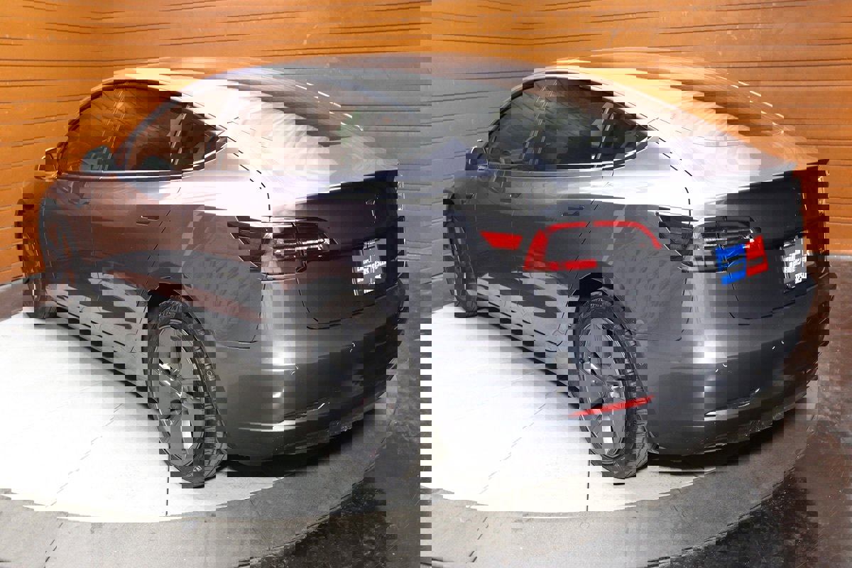 Used 2023 Tesla Model 3 Standard Range image 10