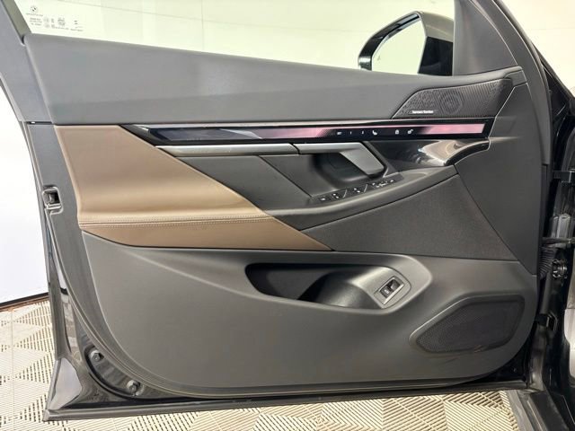 Used 2025 BMW i5 xDrive40 w/ Premium Package AWD/4WD image 8