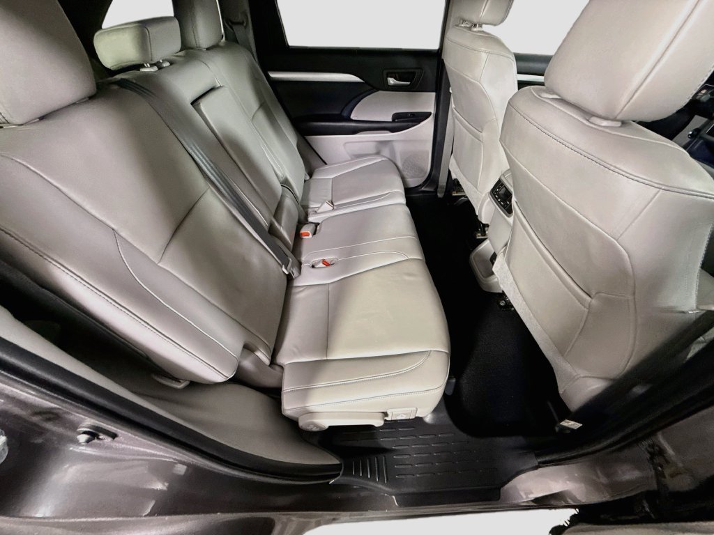 Certified 2019 Toyota Highlander XLE AWD/4WD image 32