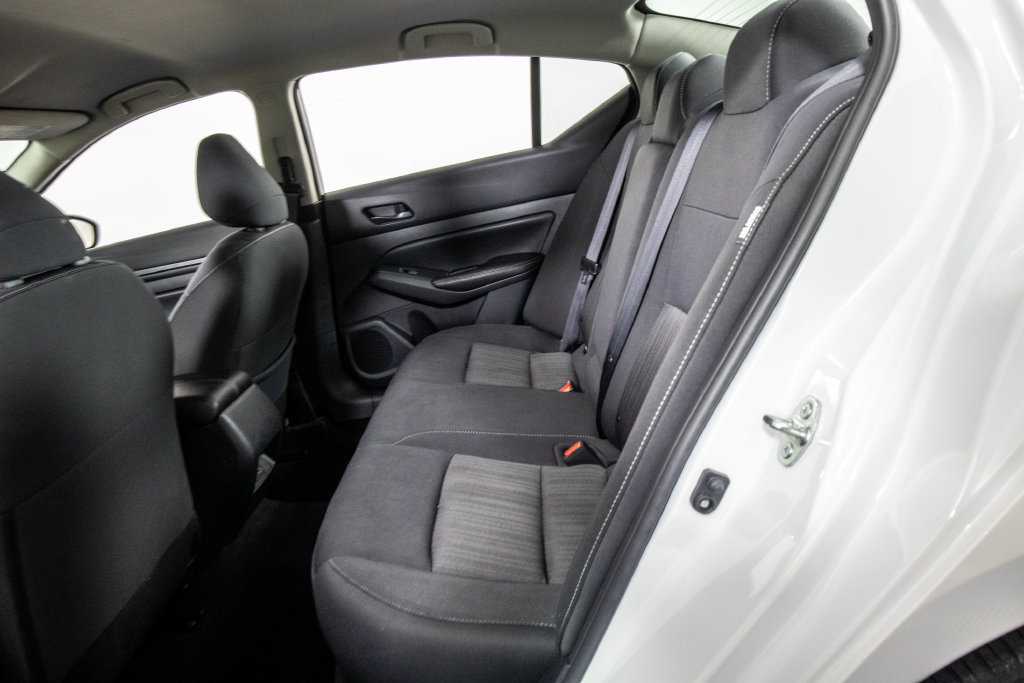 Used 2025 Nissan Altima 2.5 SV FWD image 12