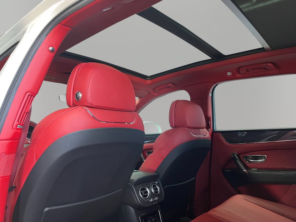 Used 2020 Bentley Bentayga AWD/4WD image 24