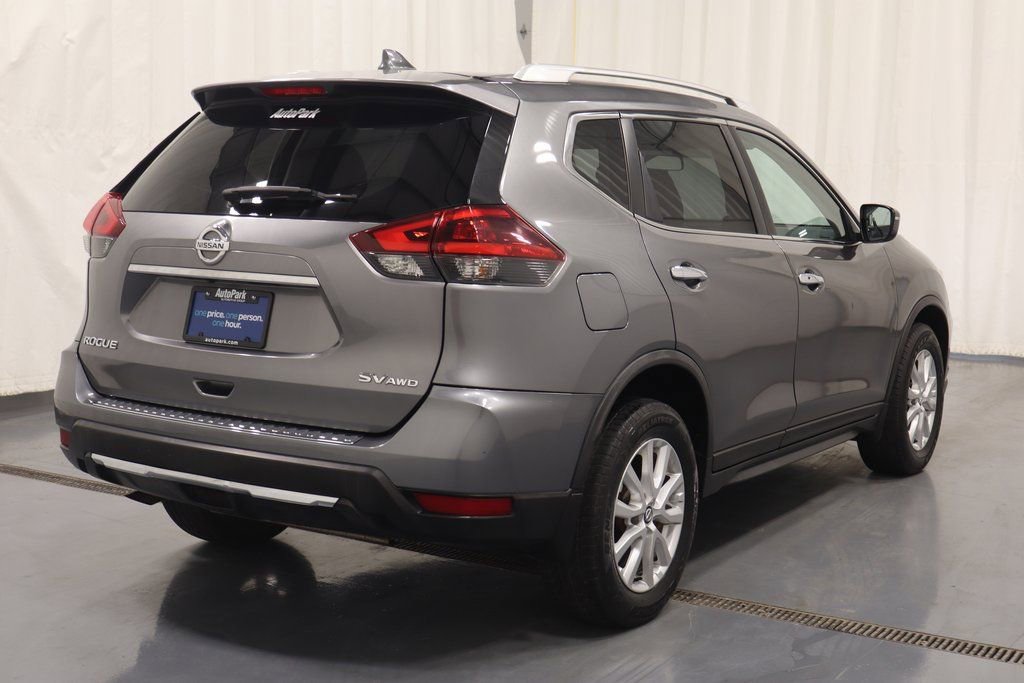 Used 2018 Nissan Rogue SV image 9