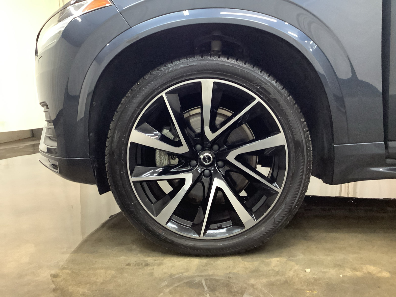 Used 2021 Volvo XC90 T6 Momentum w/ Protection Package AWD/4WD image 24