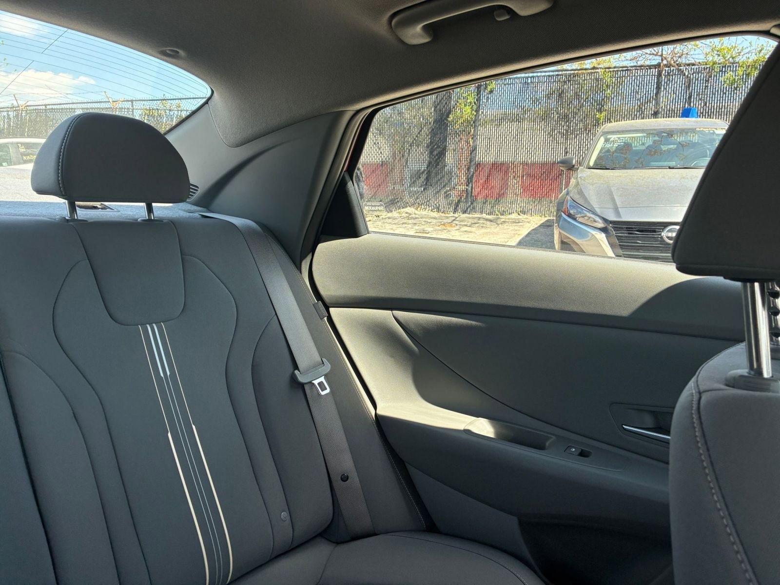 Used 2025 Hyundai Elantra SEL image 33